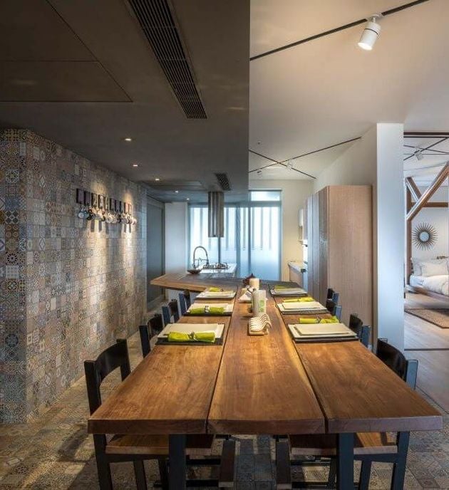 table cuisine melange de style table bois chaises mosaique 