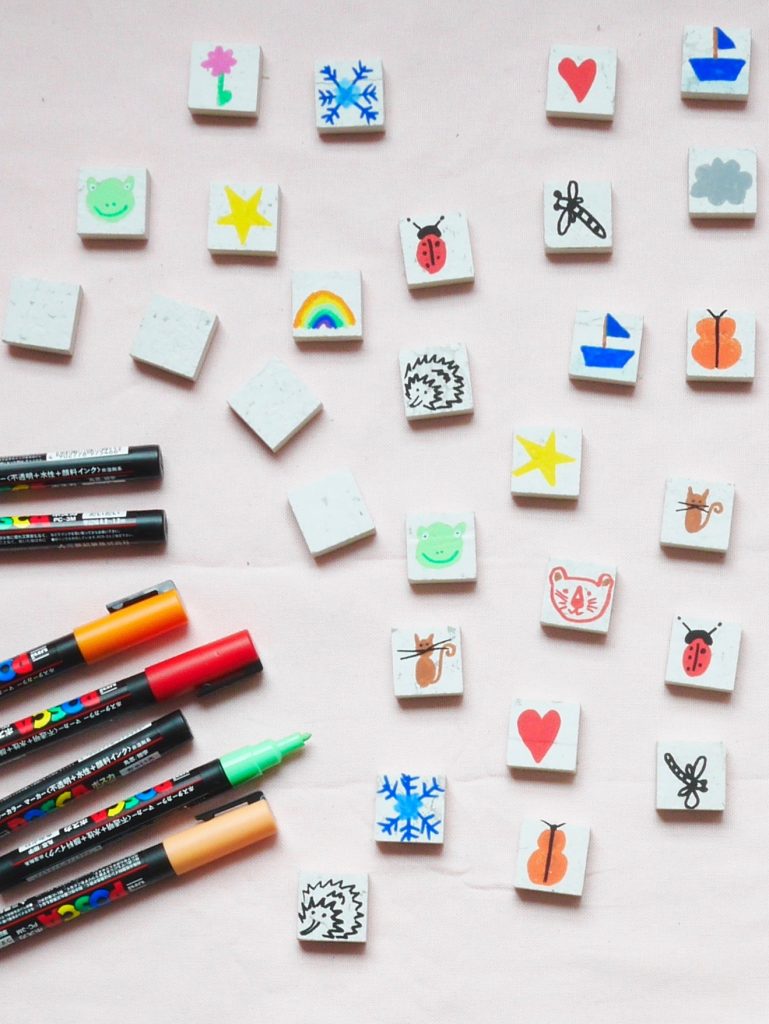 Fabriquer un memory avec des petits carreaux de carrelage