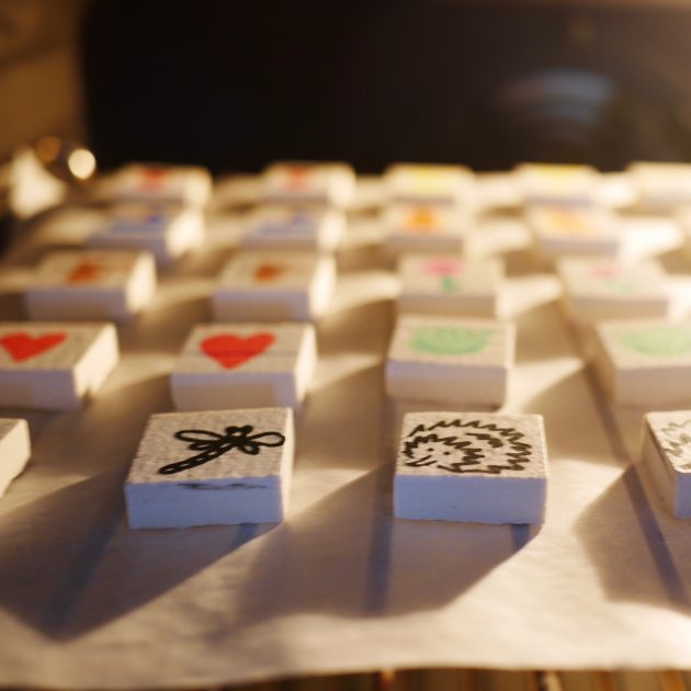 Fabriquer un memory avec des petits carreaux de carrelage