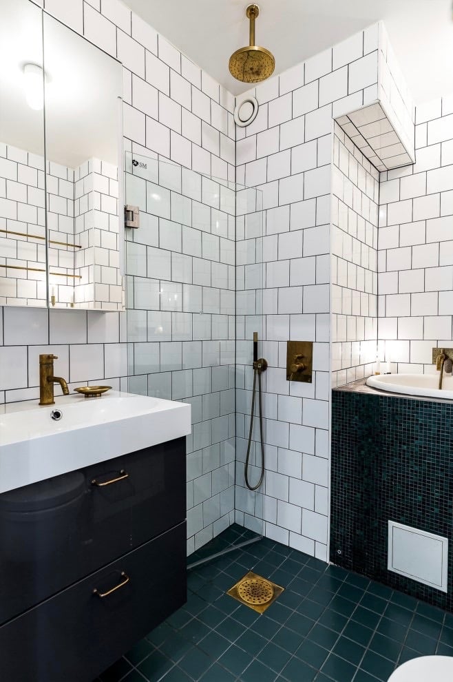 déco industrielle vintage salle de bain noire blanche laiton