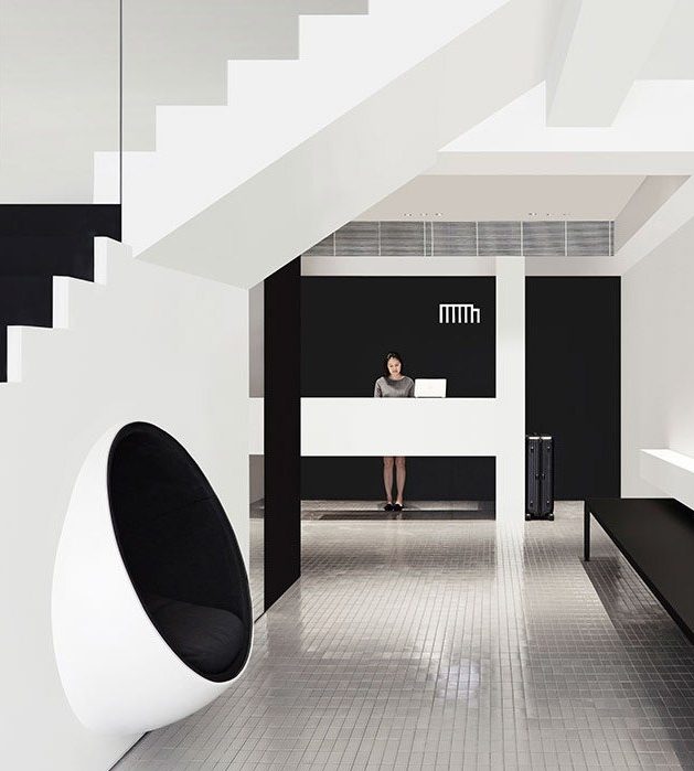 visite deco hotel black and white Mono Singapour