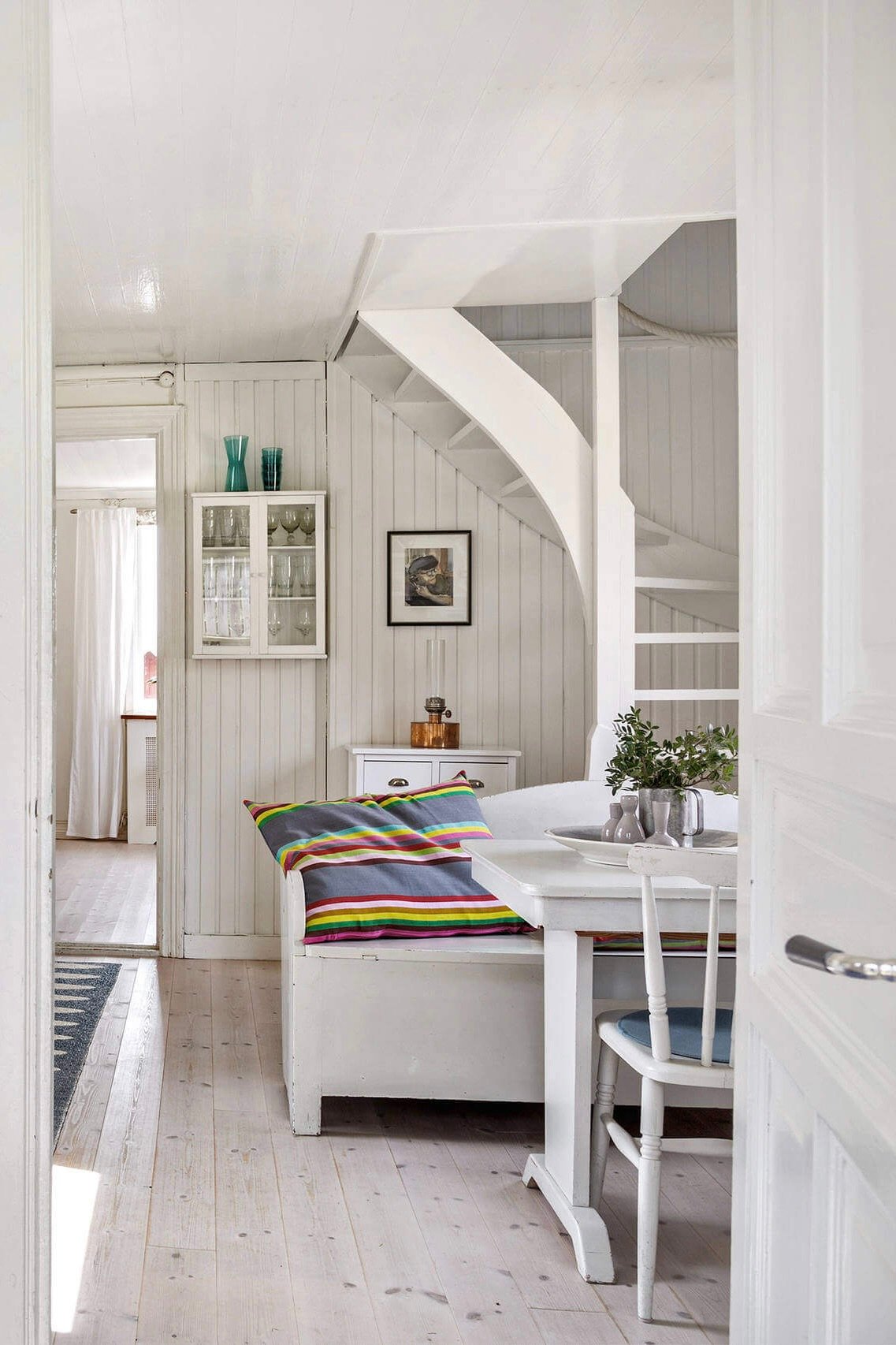 bicoque maison pêcheur 2 étage escalier colimaçon blanc