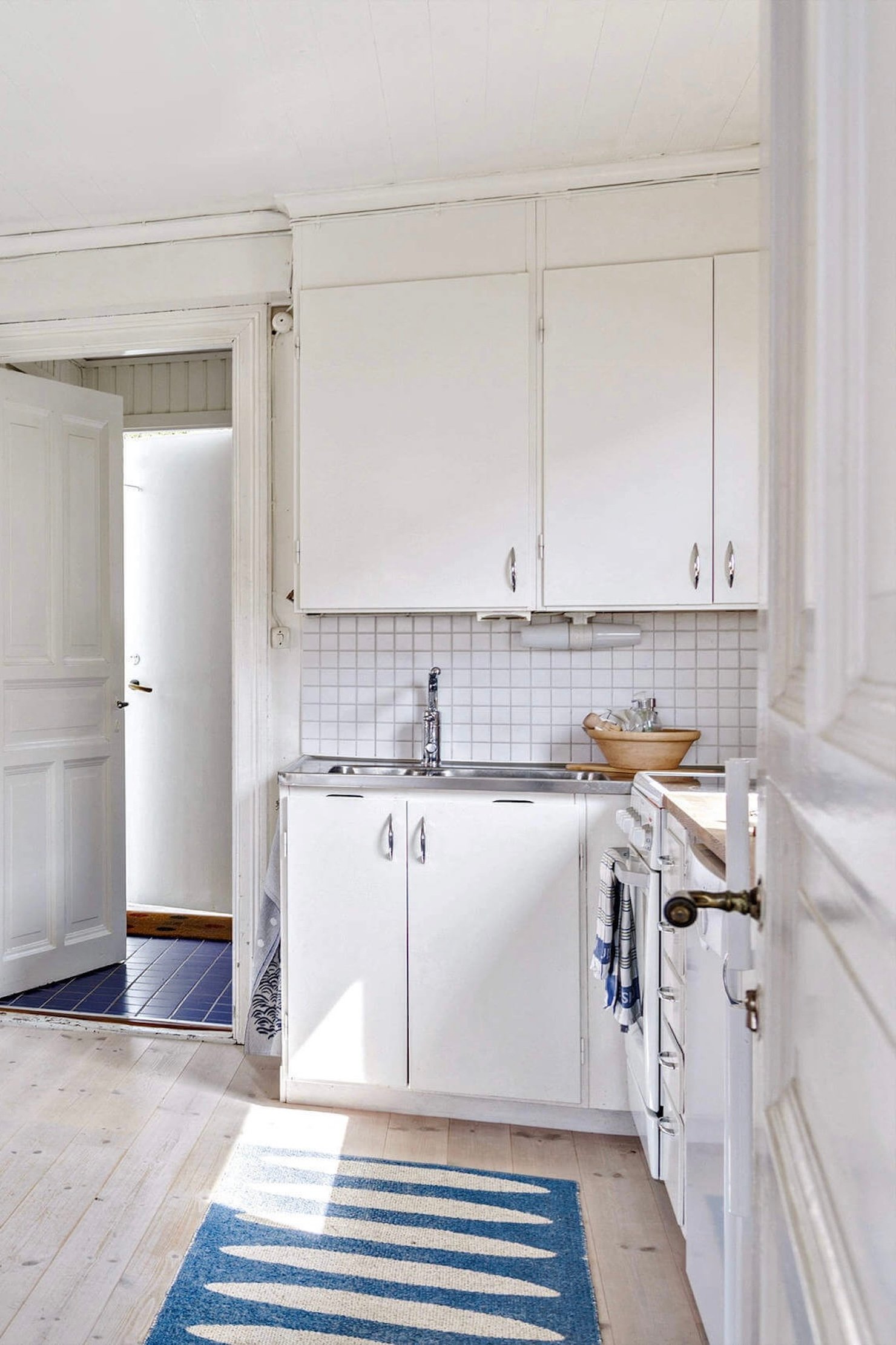 mini cuisine blanche bicoque appoint plan de travail inox