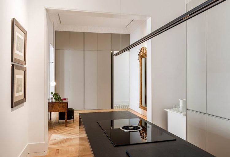 visite blog deco symétrie axiale cuisine grise noire minimaliste