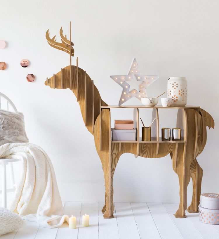 déco tête de cerf bibliothèque rangement bois