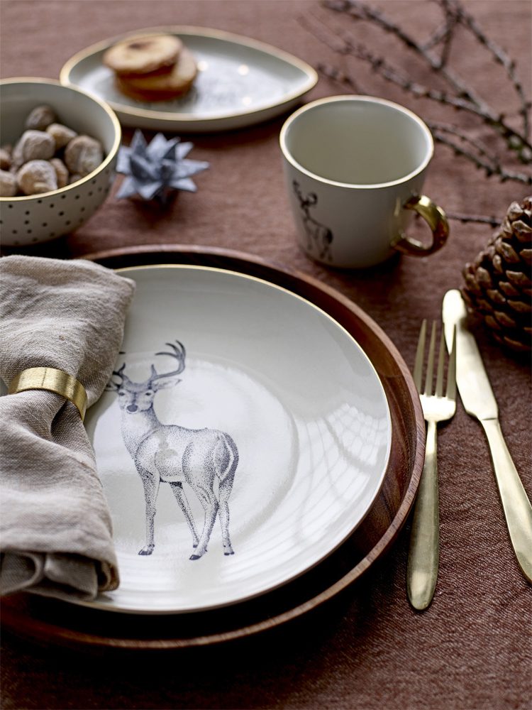 déco tête de cerf assiette noel table noir blanc