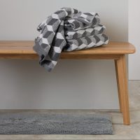 serviette toilette homme losange noir gris blanc deco idées cadeaux homme