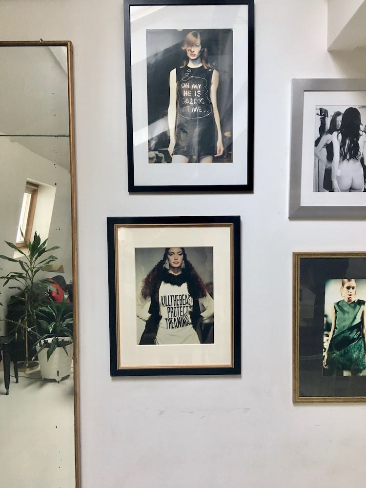 pied a terre à paris mur de cadres photo mode