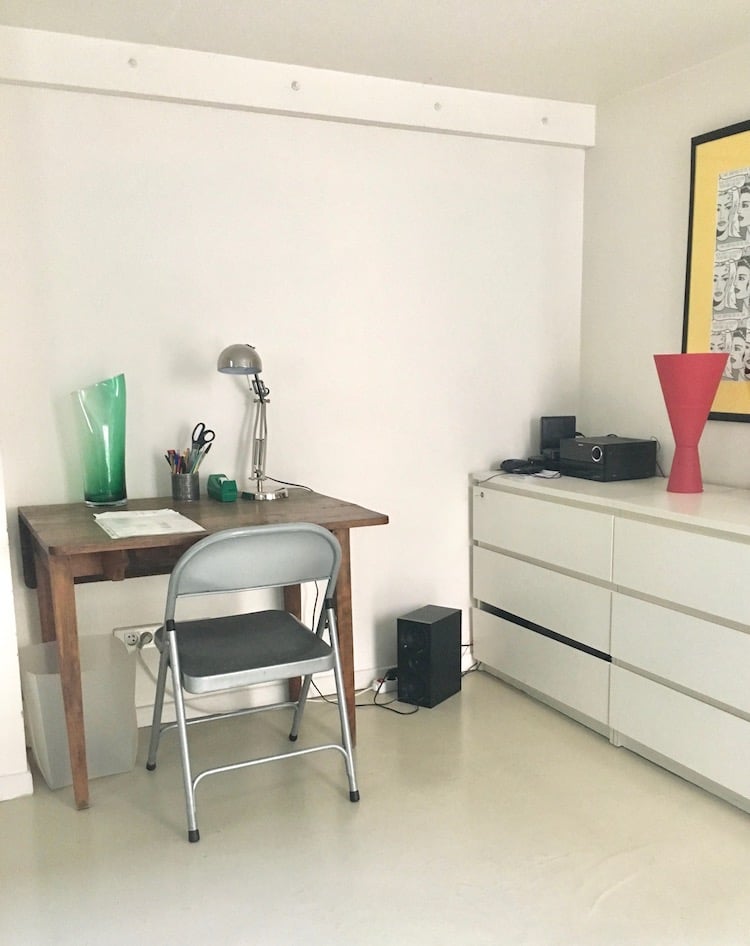 espace de travail compact et pliable dans entrée maison