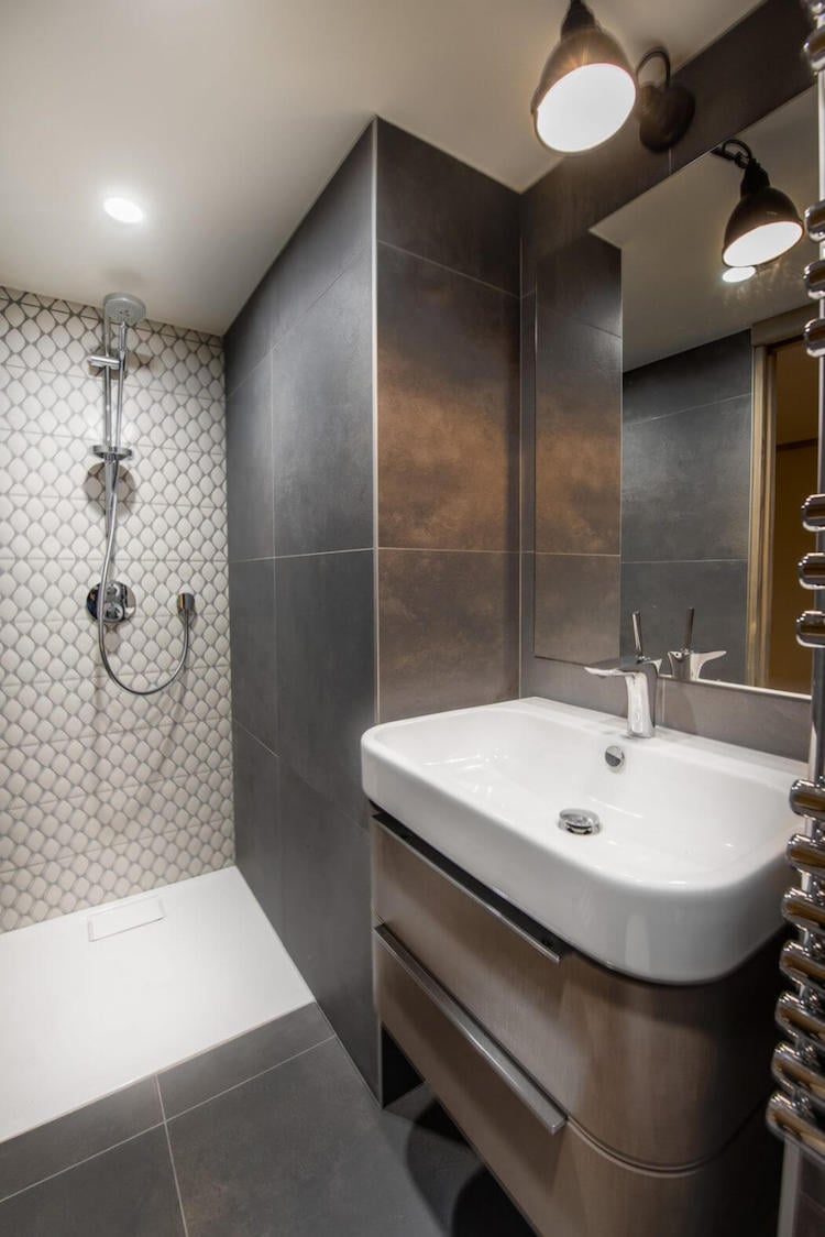 visite deco chalet design au pied des pistes salle bain montagne indus