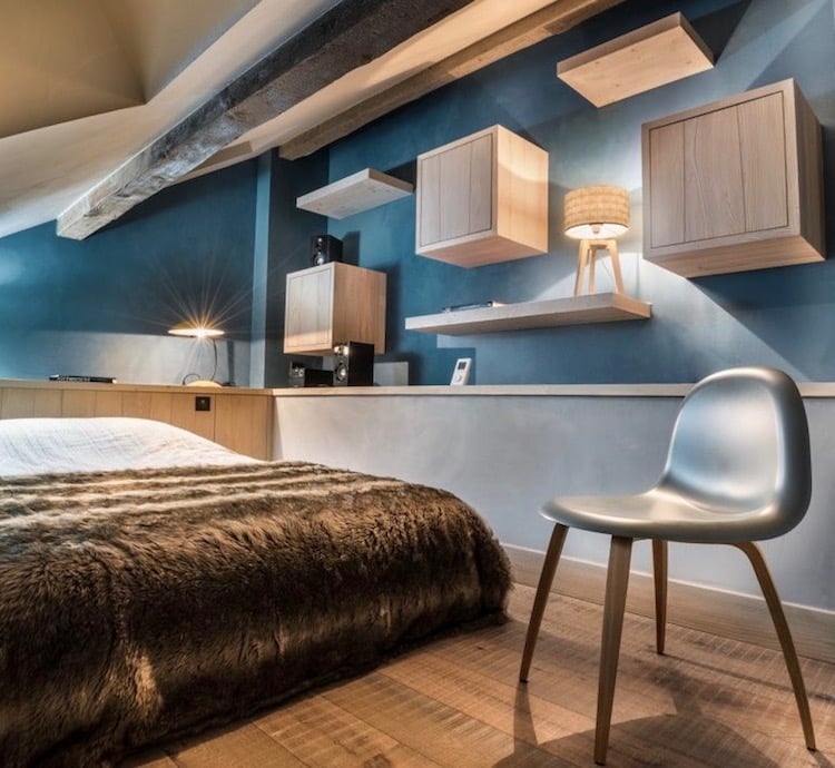visite deco chalet design au pied des pistes chambre bleue