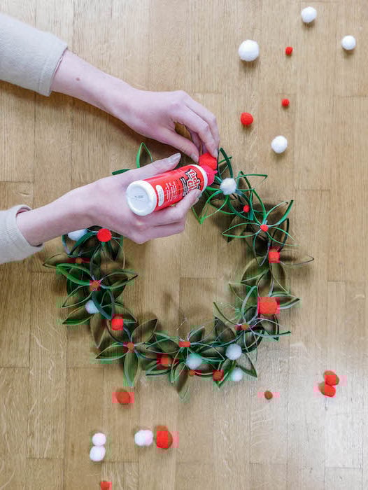 comment créer une couronne de Noël en papier houx et eucalyptus DIY