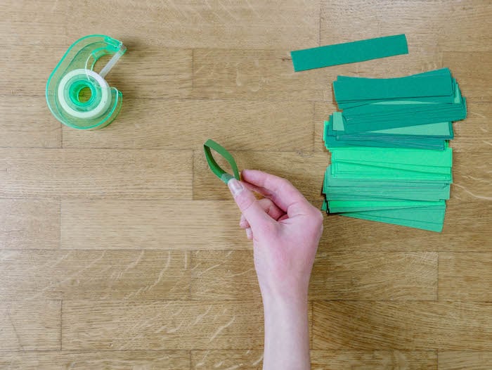 bricolage de noel etape 9 papier carton scotch