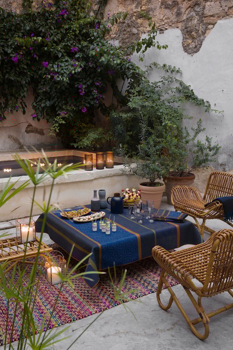 nappe wax blue jacquard francais terrasse patio rotin oriental moderne deco