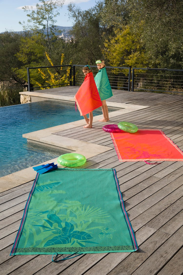 drap de plage made in france en nid d'abeille piscine débordement toscane