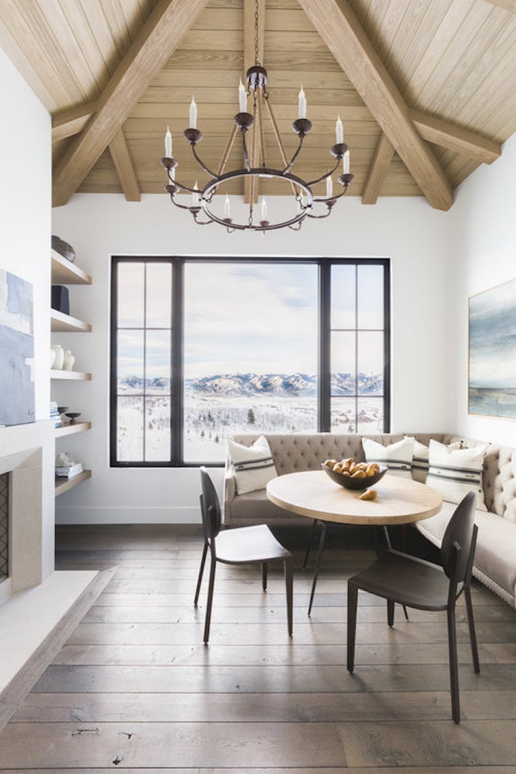 coin repas decoration style chalet blanc face a la montagne