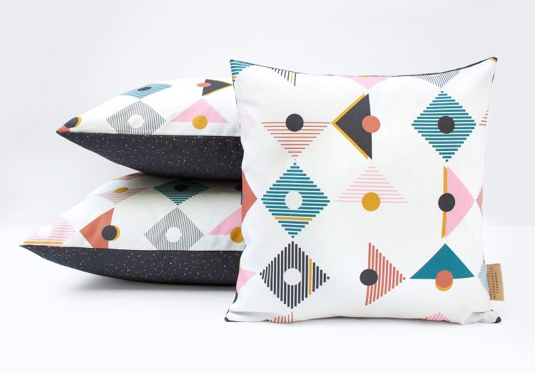 coussin design tangram mix motif geometrique triangle mademoiselle dimanche