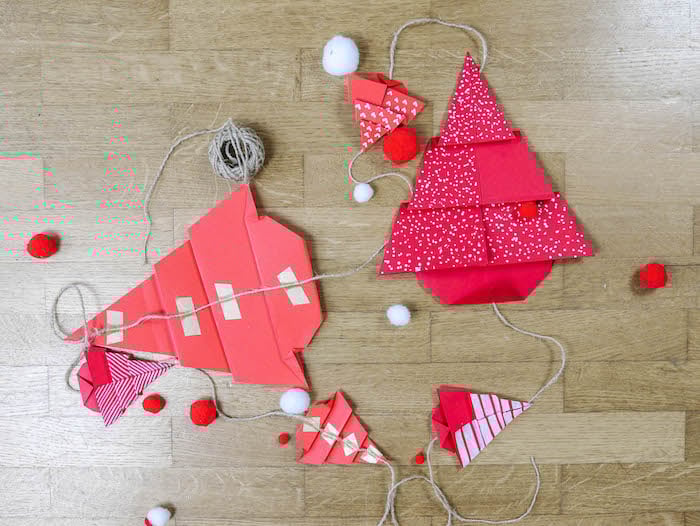 bricolage de noel 17 papier rouge corde pompons et feutres