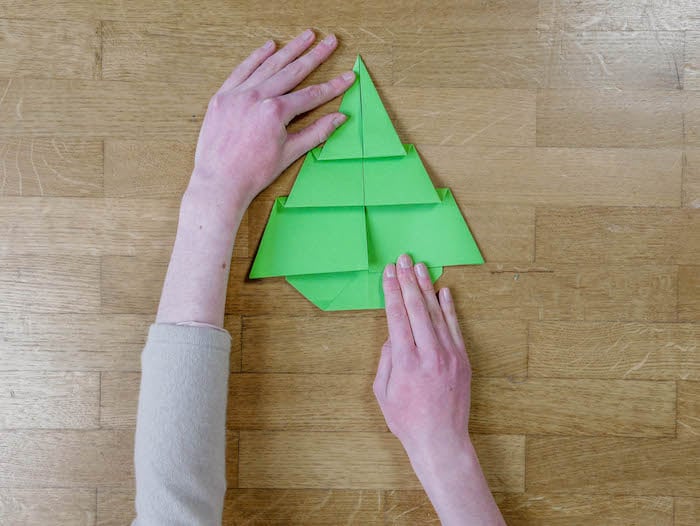 bricolage de noel 13 papier vert corde pompons et feutres