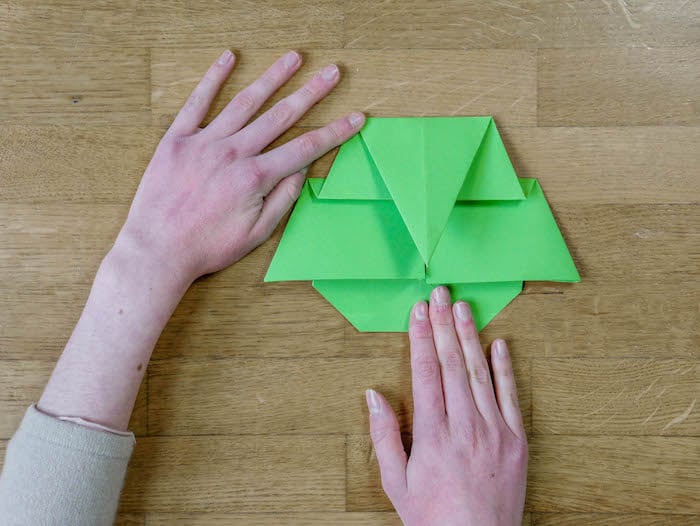 bricolage de noel 12 papier vert corde pompons et feutres