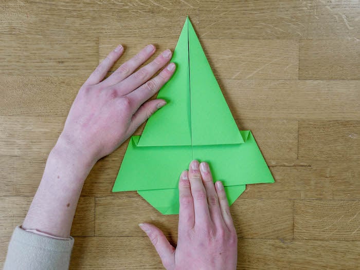 bricolage de noel 11 papier vert corde pompons et feutres