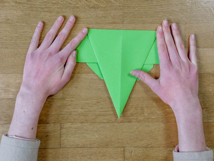 bricolage de noel 10 papier vert corde pompons et feutres