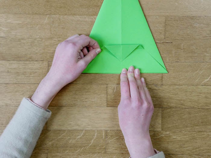 bricolage de noel 7 papier vert corde pompons et feutres