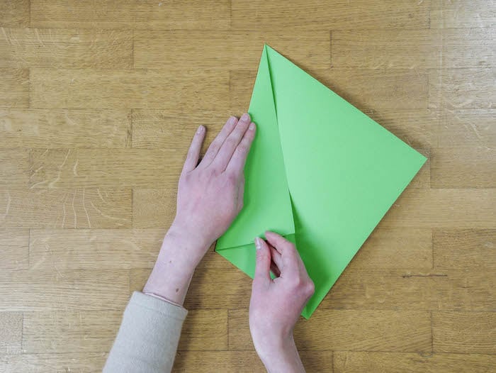 bricolage de noel 4 papier vert corde pompons et feutres