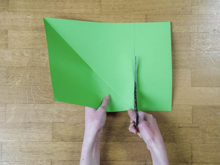 papier vert corde pompons et feutres bricolage de noel 3