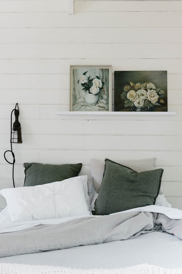 mini maison champêtre chambre draps en lin gris vert