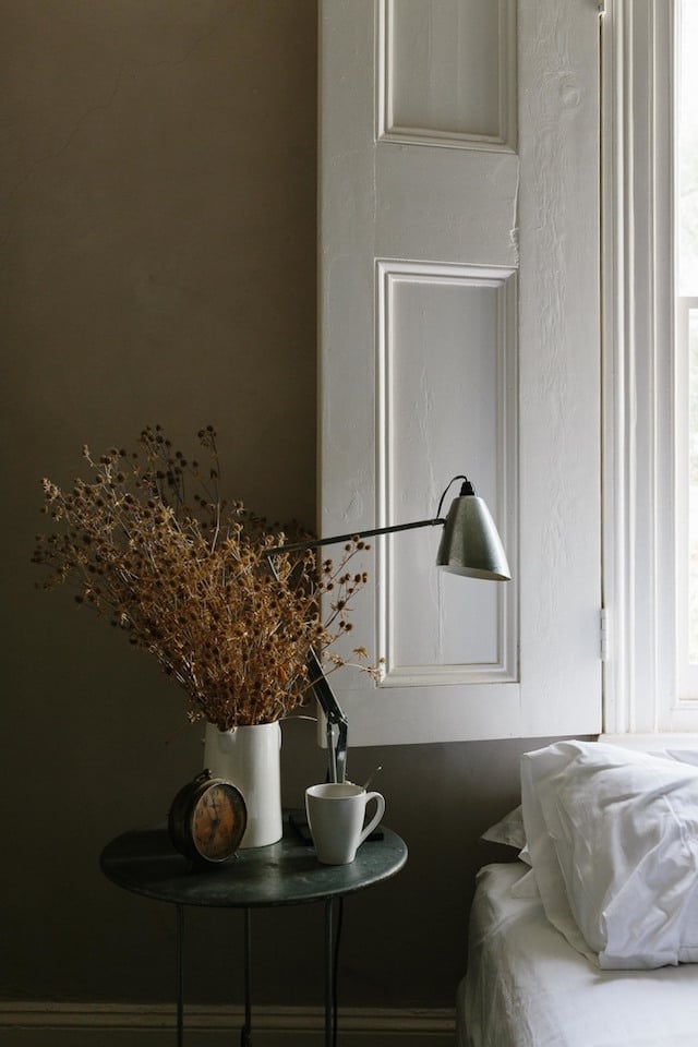 mini maison champêtre table de nuit wabi-sabi minimaliste-chambre