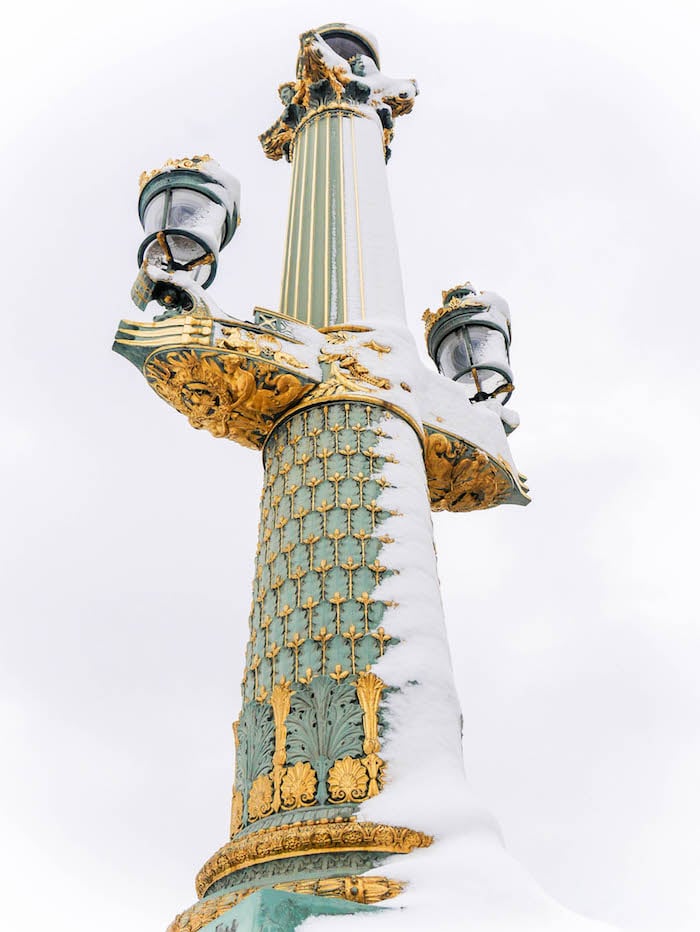 paris sous la neige photo video lampadaire or vert