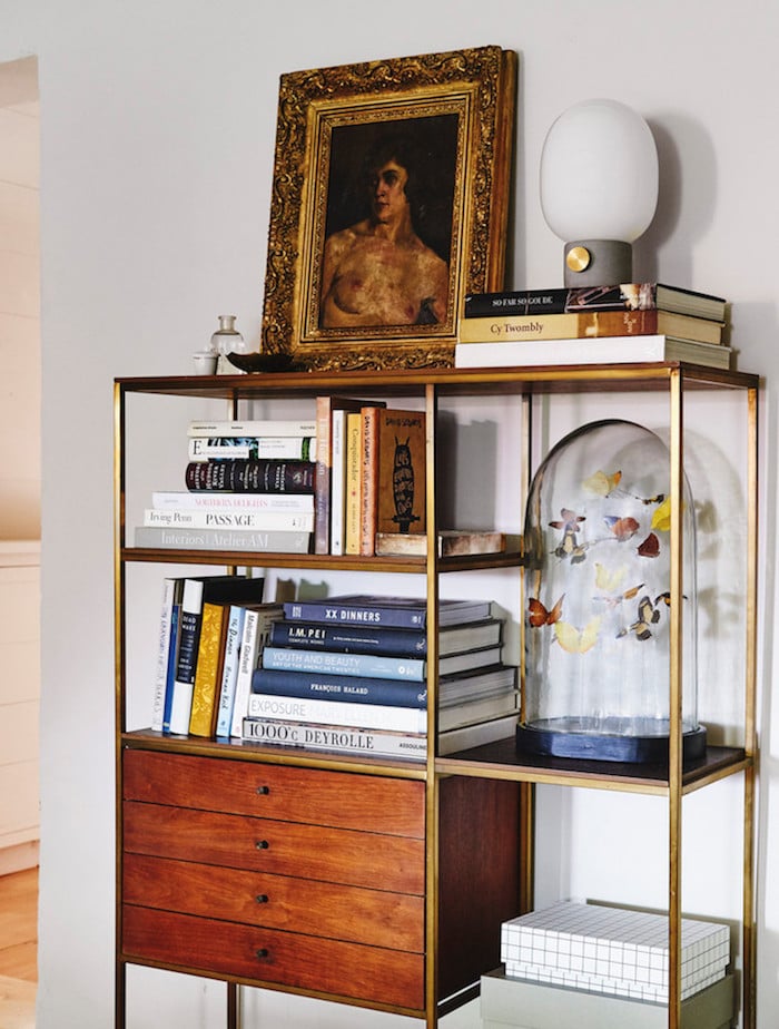 ancienne ferme rénovée cabinet curiosite vitrine papillon diy lampe beton menu