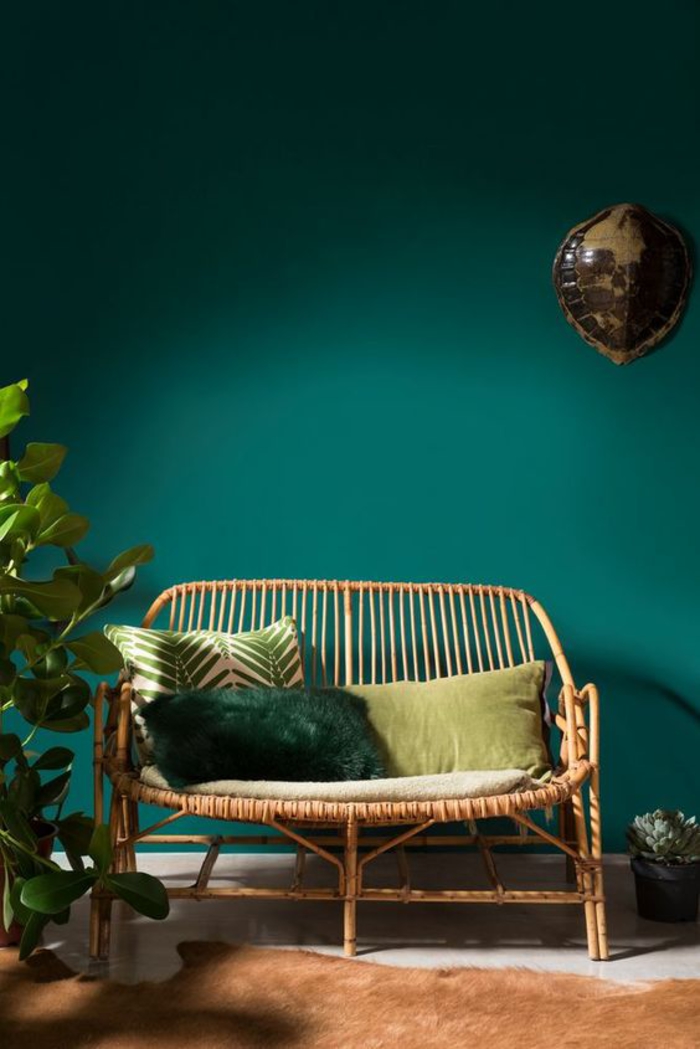 tendance deco couleur vert canard canape rotin blog clem around the corner