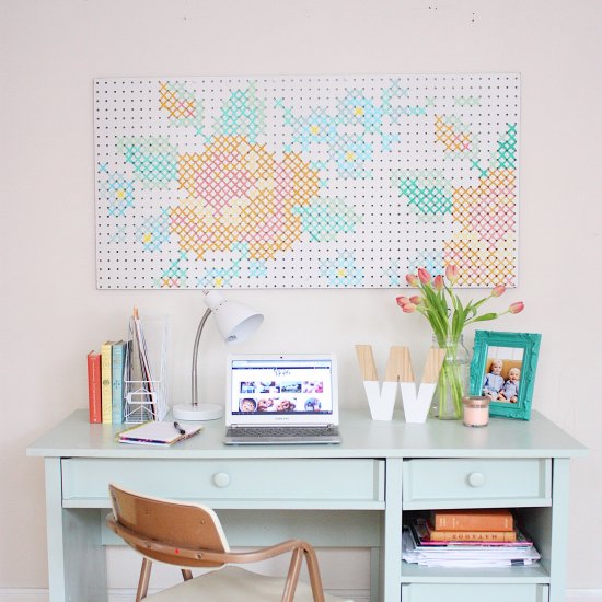deco point de croix diy pegboard decoration murale coin bureau