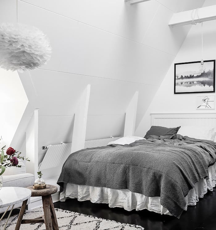 petit appartement blanc coin repos chambre vue salon