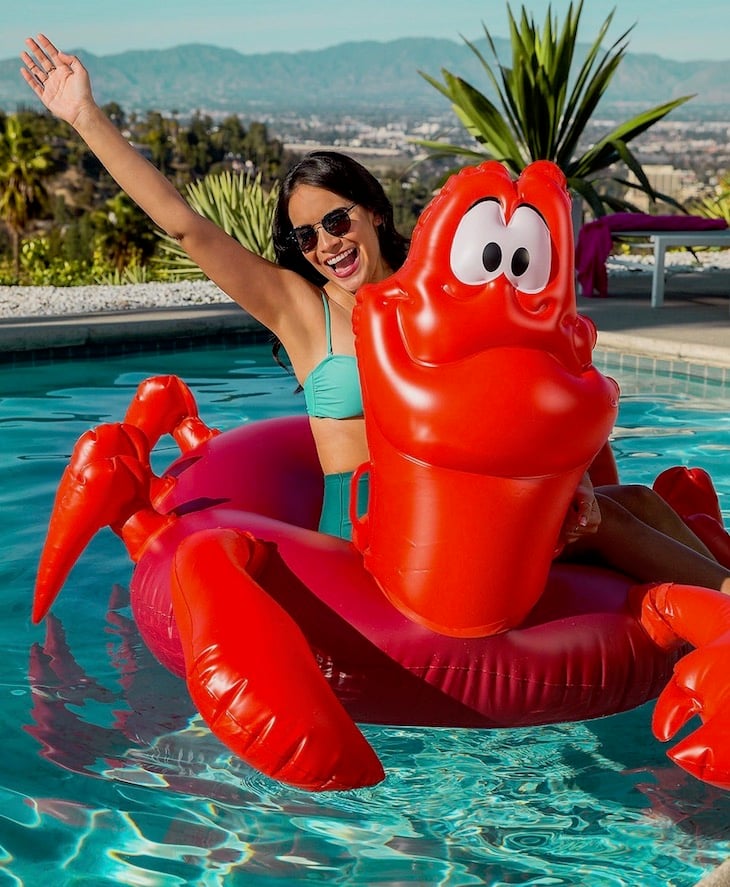 bouee sebastien geant disney pool party soiree piscine