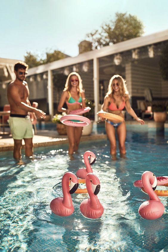jeu de lancer anneau gonflable piscine flamant rose - blog déco - clem around the corner