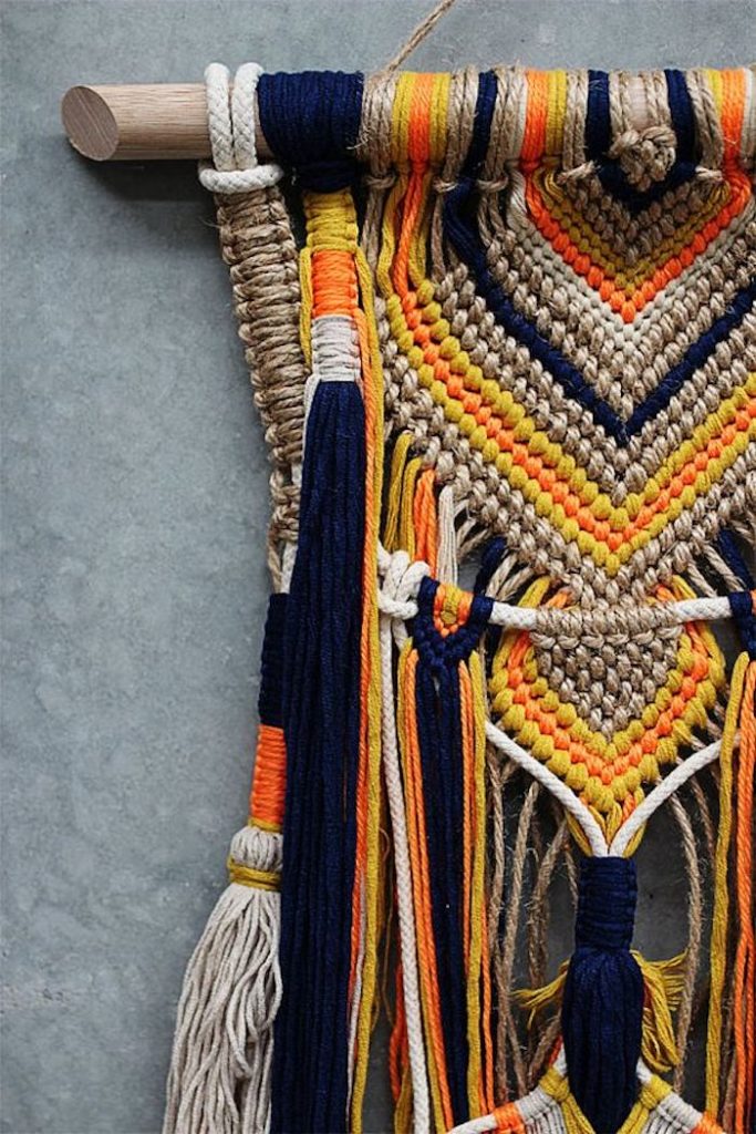 suspension macrame diy couleurs ethnique corde bleu jaune orange deco murale