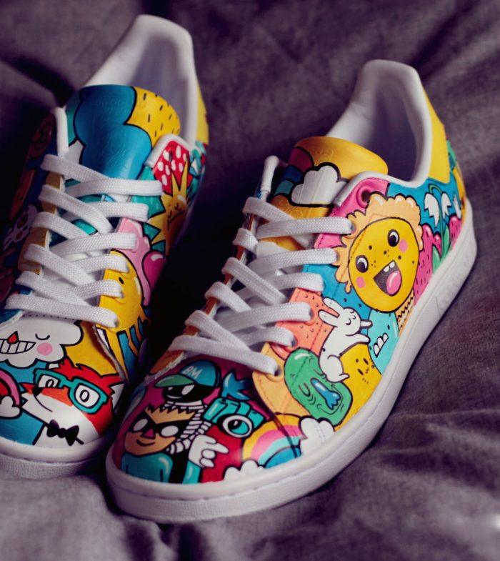 comment customiser ses chaussures stan smith posca