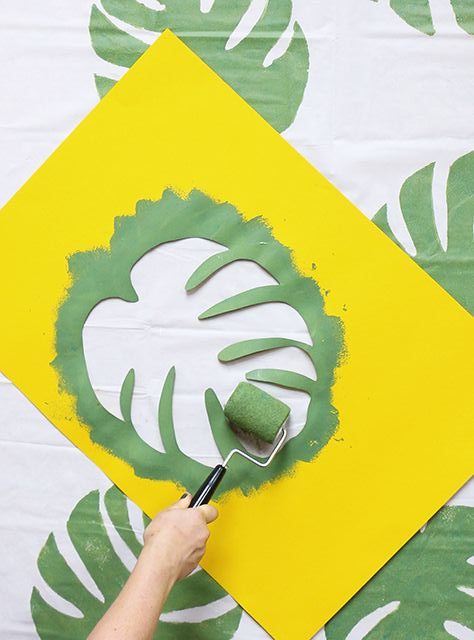 nappe motif monstera diy pochoir blog déco clem around the corner
