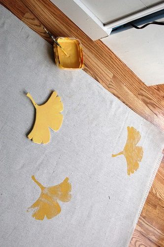 tapis feuille djicobiloba diy pochoir blog deco clem around the corner