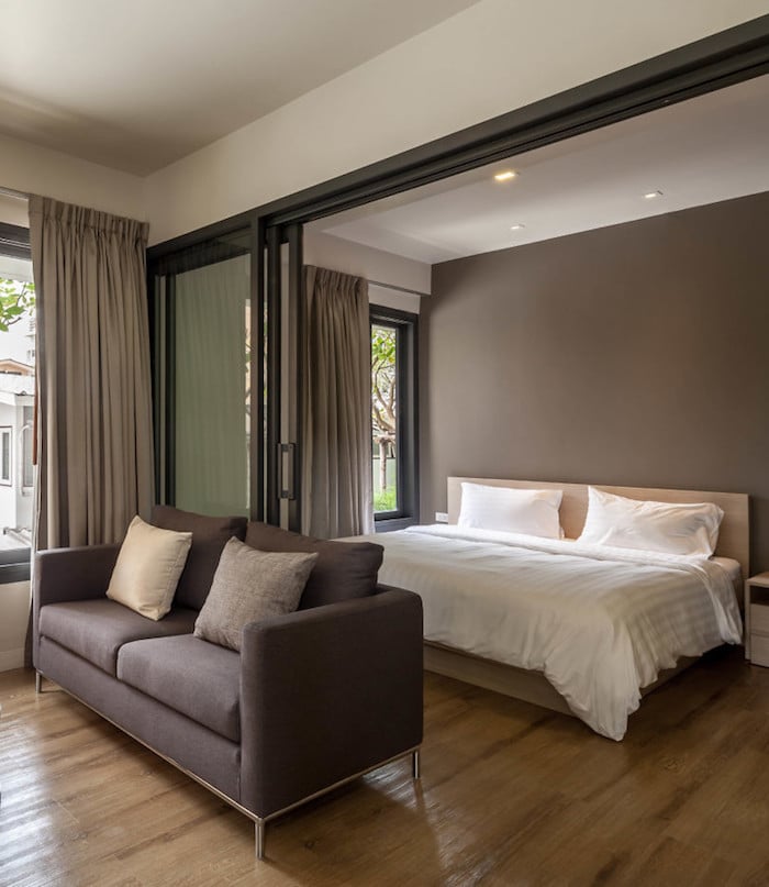 appartements à bangkok suite chambre couleurs sobres