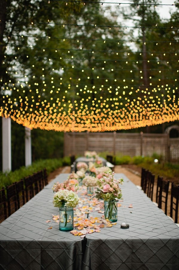 ciel lumineux guirlande table extérieur mariage romantique