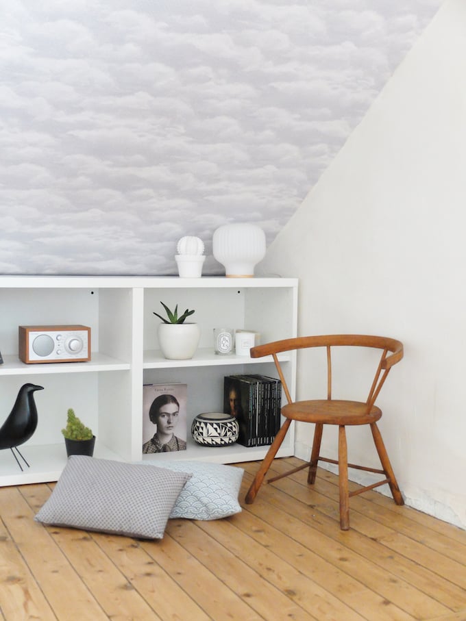 DIY comment pose du papier peint intissé conseil sous pent blogeuse déco clemaroundthecorner