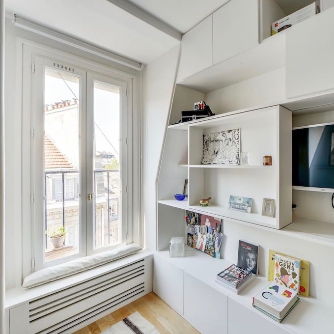appartement familial 37m2 paris coin lecture radiateur fenêtre - blog déco - clem around the corner