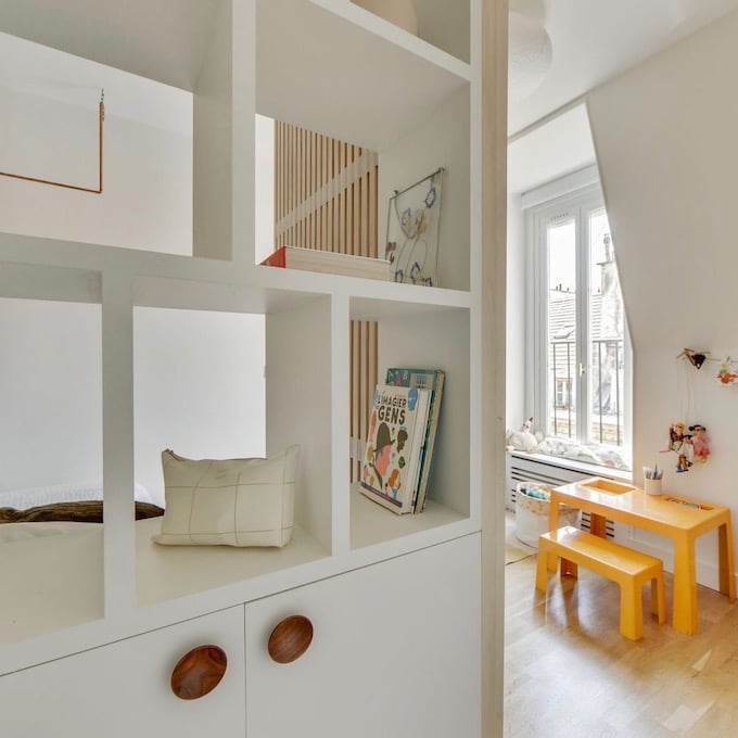 appartement familial 37m2 paris bibliothèque ouverte case - blog déco - clem around the corner