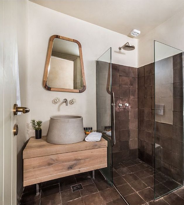 maison en grèce salle de bain sobre nature