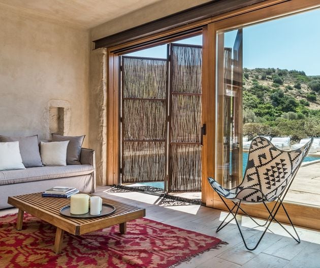 maison en grèce salon canapé fauteuil