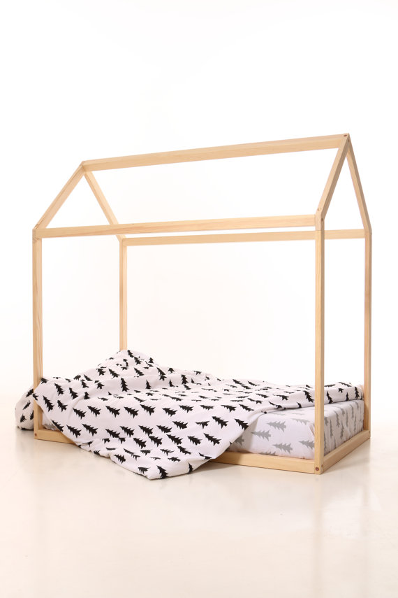 lit cabane aménagement chambre montessori 1 an blog déco clem around the corner